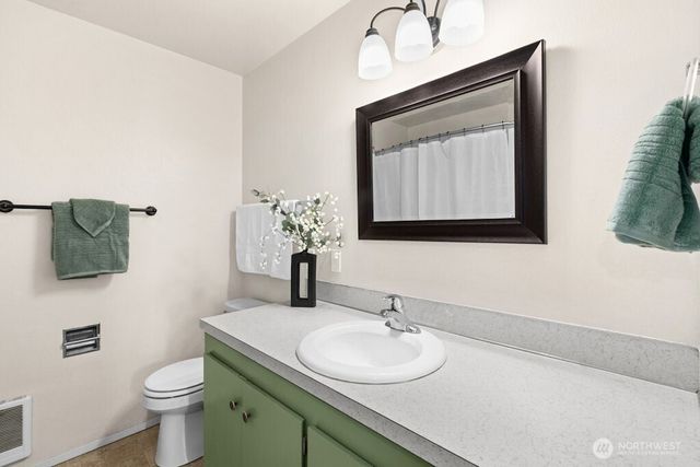 335 SW 4th Avenue, Oak Harbor, WA 98277