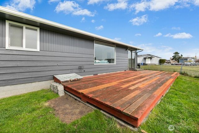 335 SW 4th Avenue, Oak Harbor, WA 98277