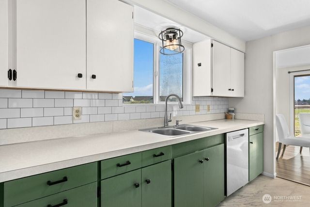 335 SW 4th Avenue, Oak Harbor, WA 98277