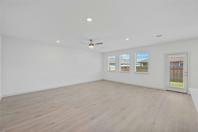 136 NEW HAVEN Ave, San Marcos, TX 78666