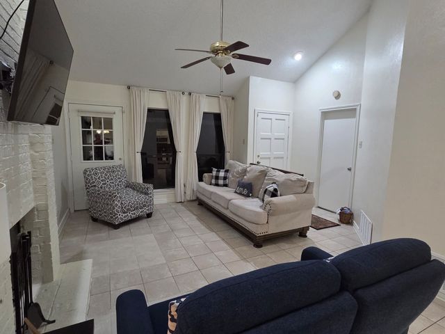 2125 Rose Cliff Lane, Carrollton, TX 75007