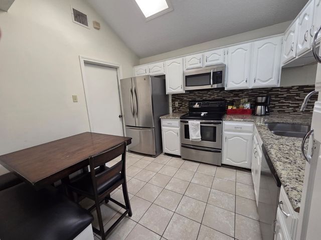 2125 Rose Cliff Lane, Carrollton, TX 75007