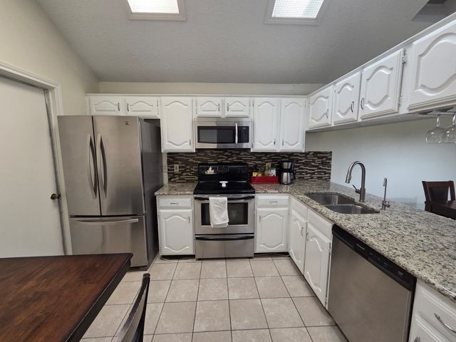 2125 Rose Cliff Lane, Carrollton, TX 75007