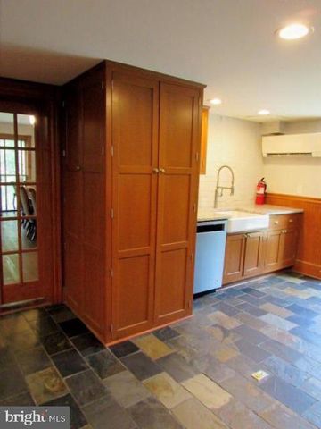 491 WASHINGTON ST, Harpers Ferry, WV 25425