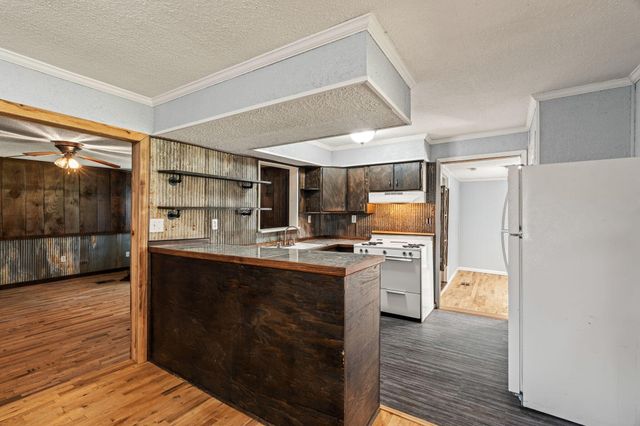 215 Alvin Stuckey Rd., Columbia, MS 39429