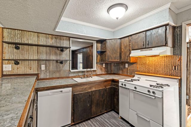 215 Alvin Stuckey Rd., Columbia, MS 39429