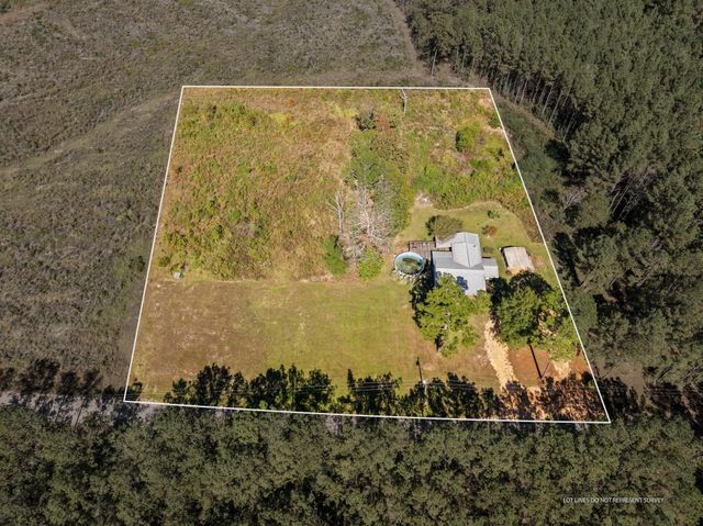 215 Alvin Stuckey Rd., Columbia, MS 39429