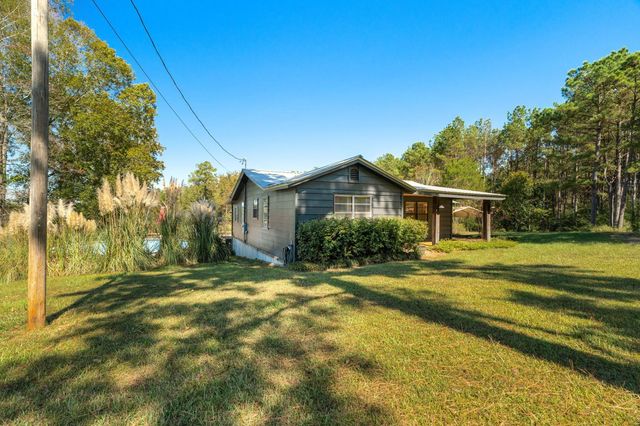 215 Alvin Stuckey Rd., Columbia, MS 39429