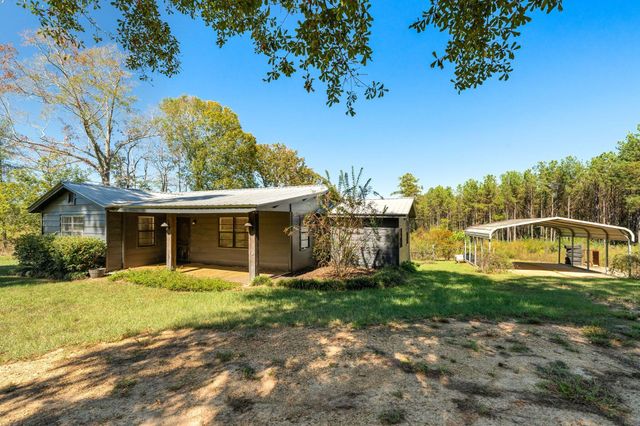 215 Alvin Stuckey Rd., Columbia, MS 39429