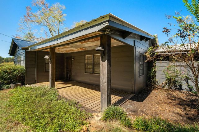 215 Alvin Stuckey Rd., Columbia, MS 39429