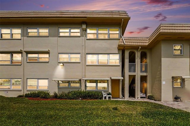 3850 13TH AVENUE N 106, St Petersburg, FL 33713