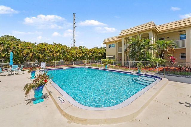 3850 13TH AVENUE N 106, St Petersburg, FL 33713