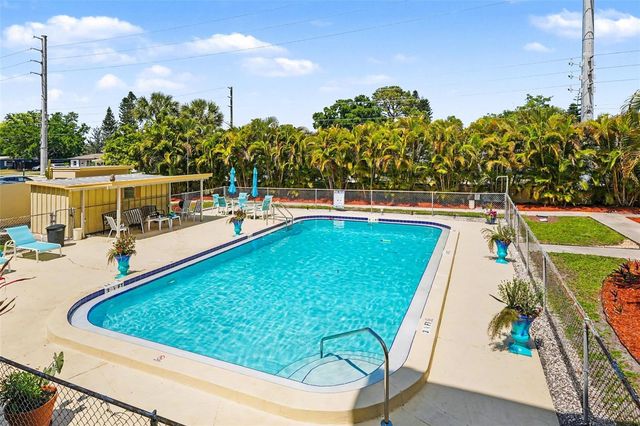 3850 13TH AVENUE N 106, St Petersburg, FL 33713