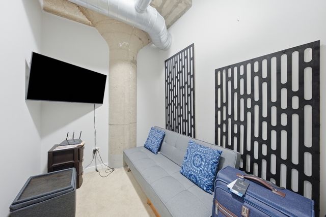 1111 W 14th Place 216, Chicago, IL 60608