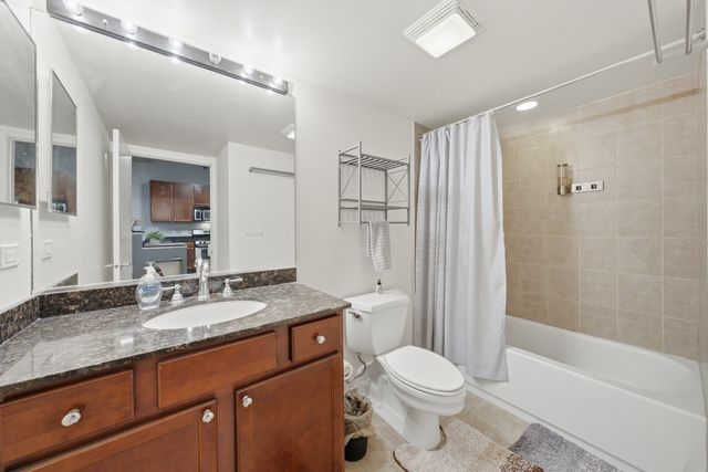 1111 W 14th Place 216, Chicago, IL 60608