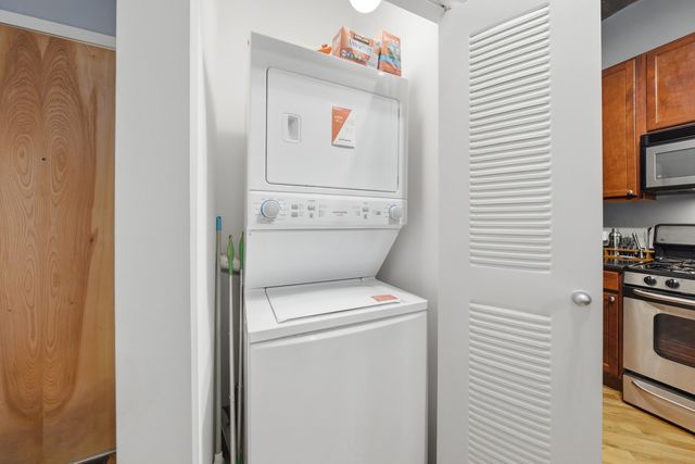 1111 W 14th Place 216, Chicago, IL 60608