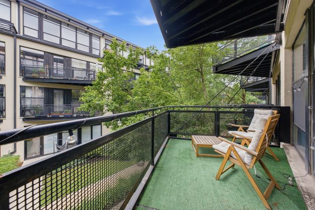 1111 W 14th Place 216, Chicago, IL 60608
