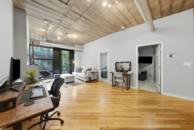 1111 W 14th Place 216, Chicago, IL 60608