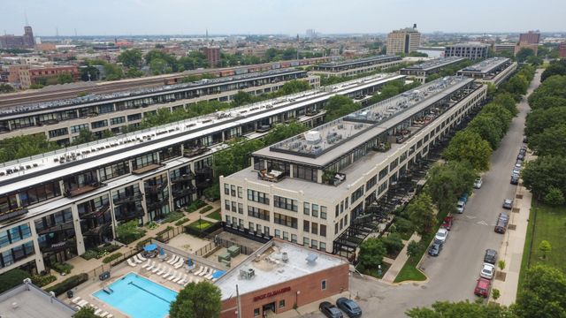 1111 W 14th Place 216, Chicago, IL 60608