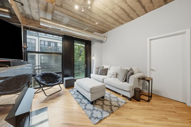 1111 W 14th Place 216, Chicago, IL 60608