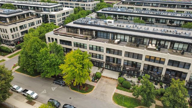 1111 W 14th Place 216, Chicago, IL 60608