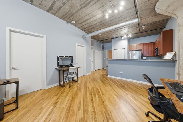 1111 W 14th Place 216, Chicago, IL 60608