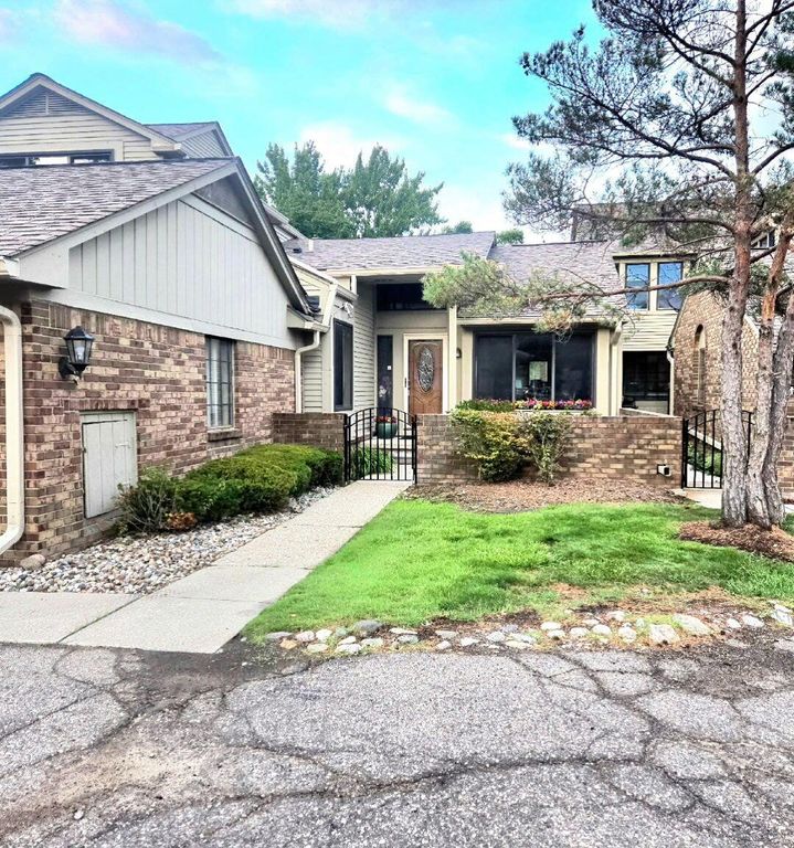 7229 Creeks Bend Drive, West Bloomfield Twp, MI 48322