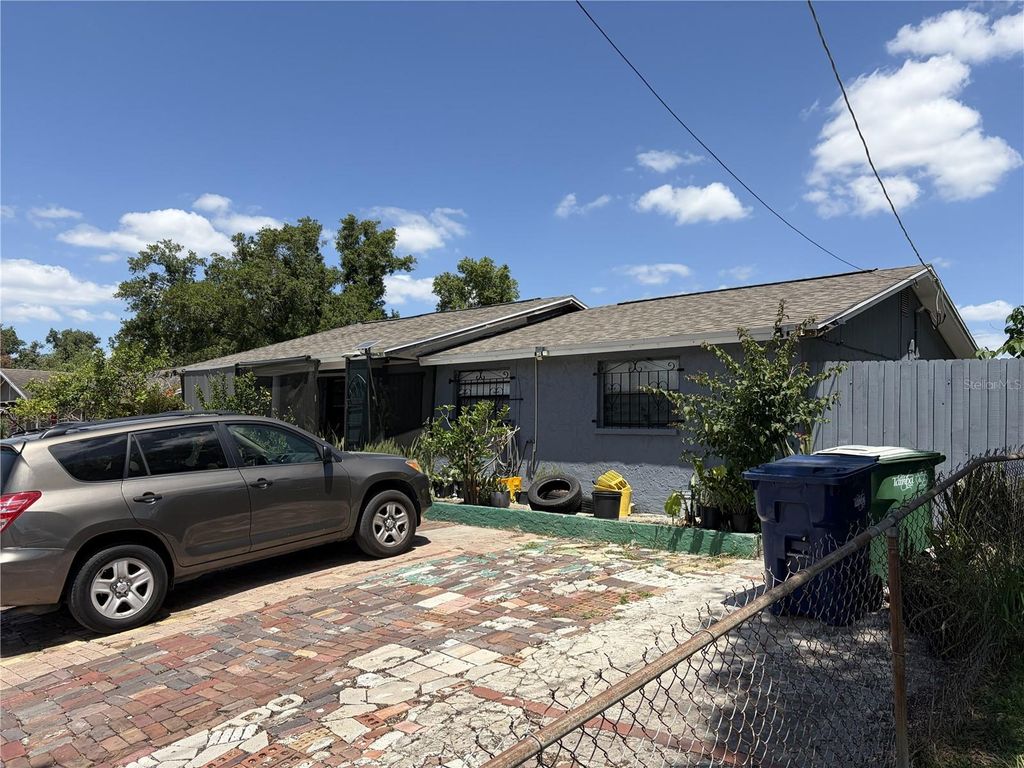 Image 2 of property listing at 4802 E CURTIS STREET, Tampa, FL 33610