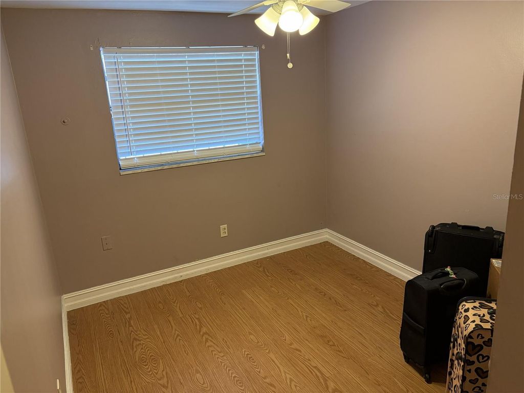 Image 7 of property listing at 4802 E CURTIS STREET, Tampa, FL 33610
