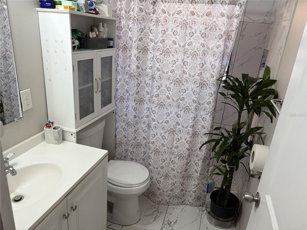 Image 10 of property listing at 4802 E CURTIS STREET, Tampa, FL 33610