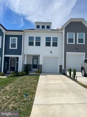 115 CLIFTON MNR, Falling Waters, WV 25419