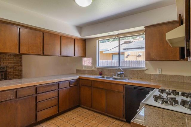 2694 King Edward Dr, El Dorado Hills, CA 95762