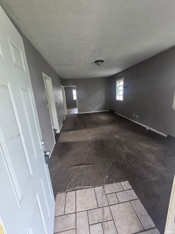 1813 Kendall Street, South Bend, IN 46613