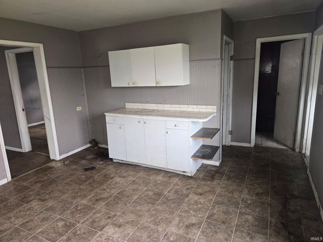 1813 Kendall Street, South Bend, IN 46613