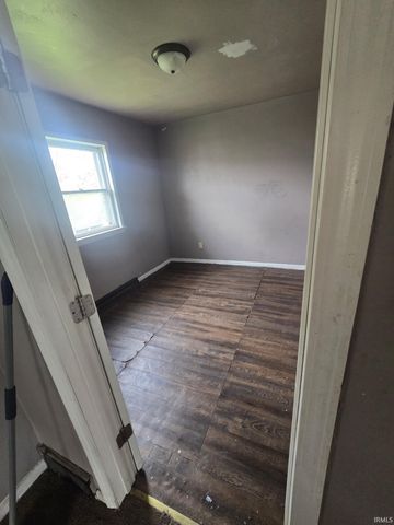 1813 Kendall Street, South Bend, IN 46613