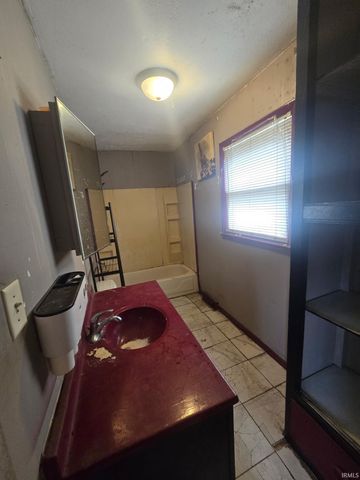 1813 Kendall Street, South Bend, IN 46613