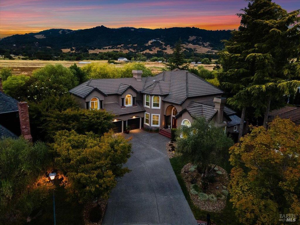 4304 Heritage Ln, Rohnert Park, CA 94928