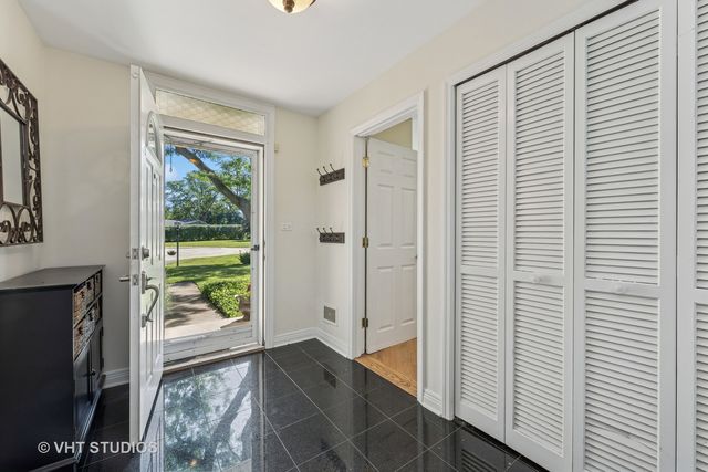 1119 Hampton Court, Deerfield, IL 60015