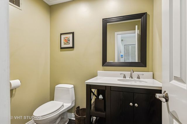 1119 Hampton Court, Deerfield, IL 60015