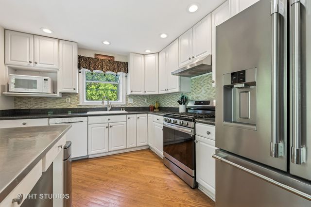 1119 Hampton Court, Deerfield, IL 60015
