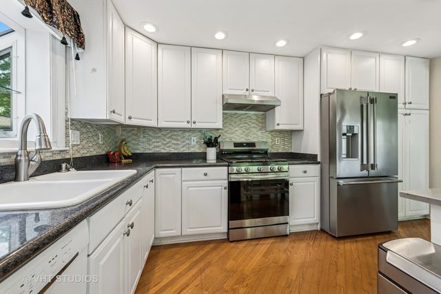 1119 Hampton Court, Deerfield, IL 60015