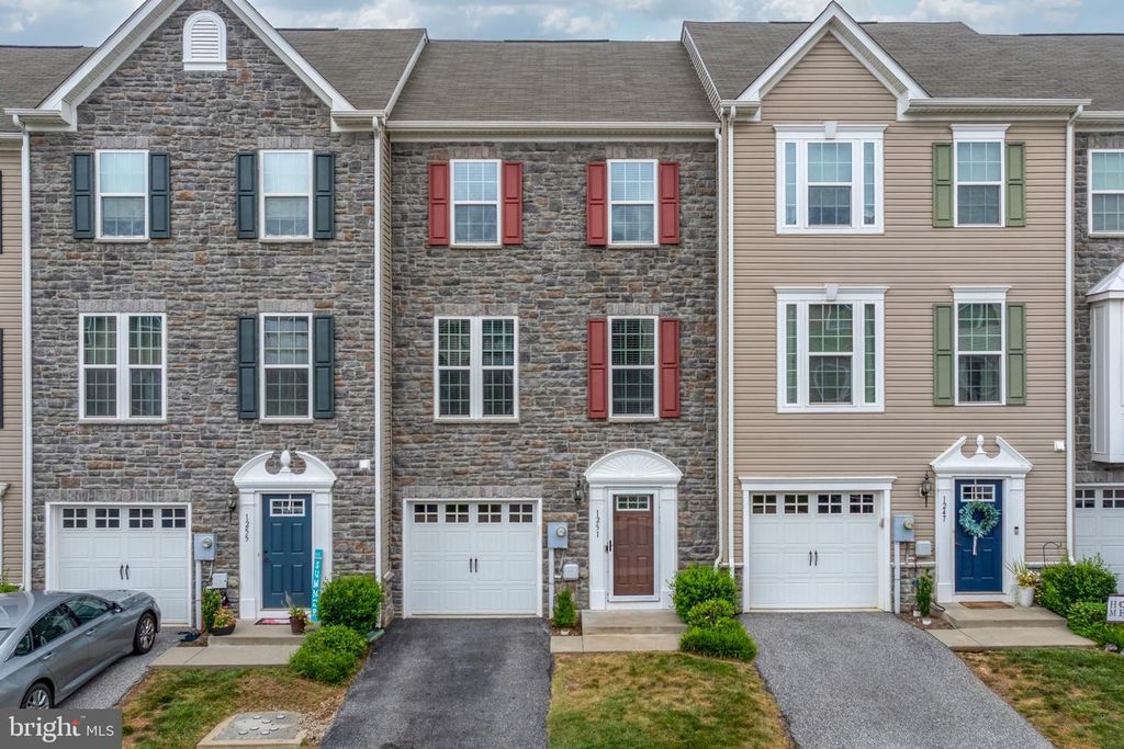 1251 RANNOCH LN #32, York, PA 17403
