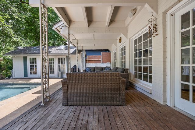 417 Hazelwood Drive W, Fort Worth, TX 76107