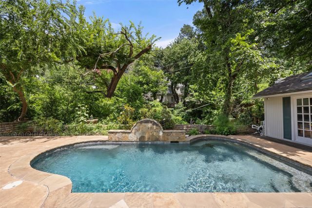 417 Hazelwood Drive W, Fort Worth, TX 76107