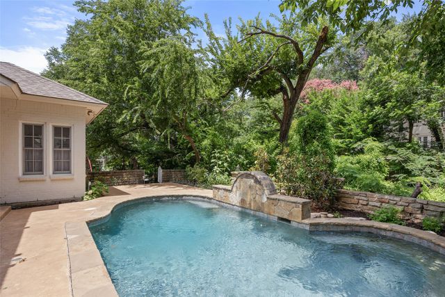 417 Hazelwood Drive W, Fort Worth, TX 76107