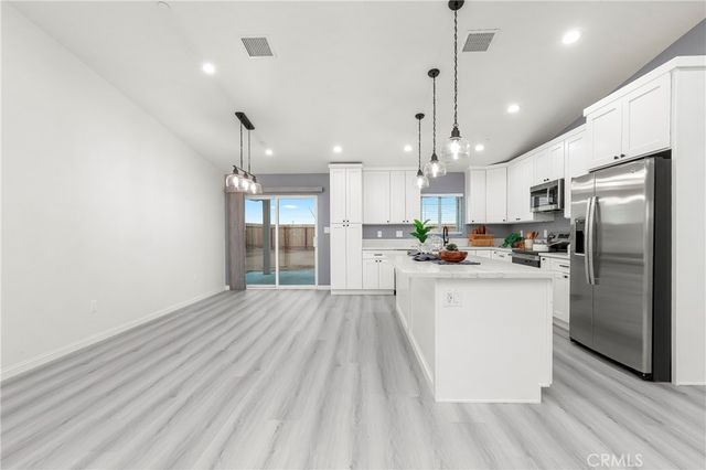 8213 Peach Avenue, California City, CA 93505