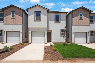 1018 Buena Vista Ln, Hanford, CA 93230