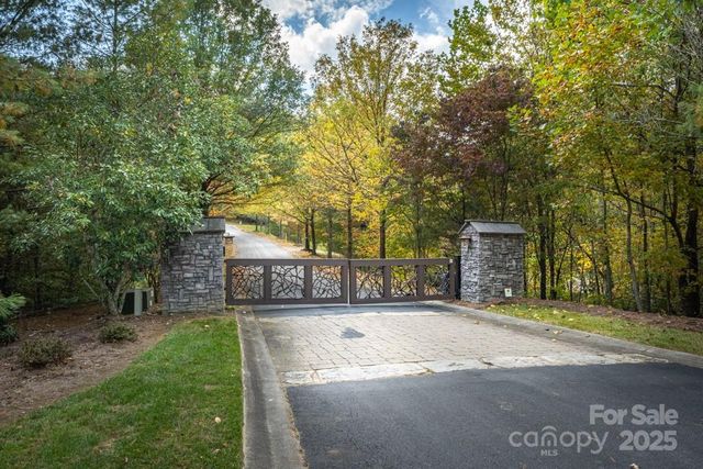 99999 Shining Rock Path, Horse Shoe, NC 28742