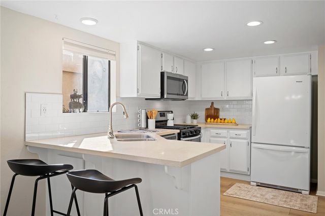 2743 Hermosa B, Montrose, CA 91020