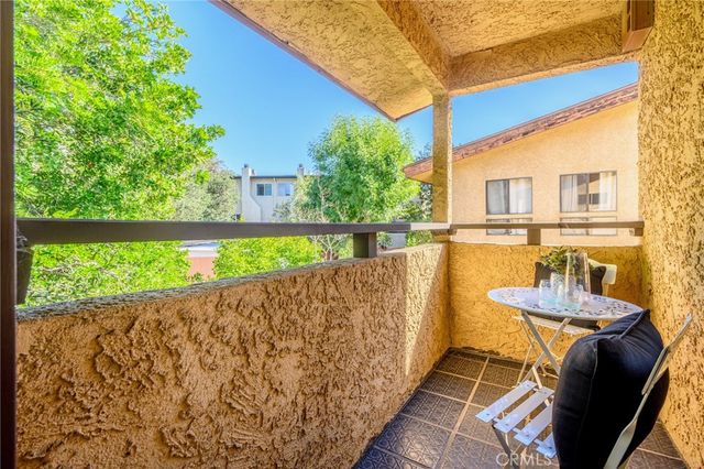 2743 Hermosa B, Montrose, CA 91020